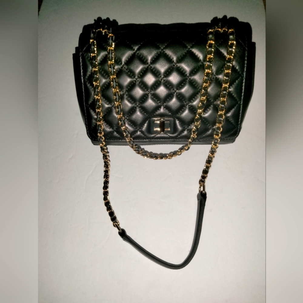 Talbots Black Leather Diamond Quilt Pattern Gold Accent Twist Lock Shoulder Bag